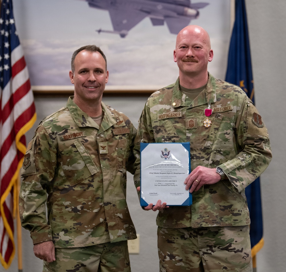 122nd Fighter Wing command chief retires