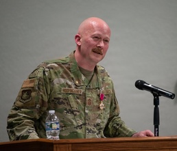 122nd Fighter Wing command chief retires