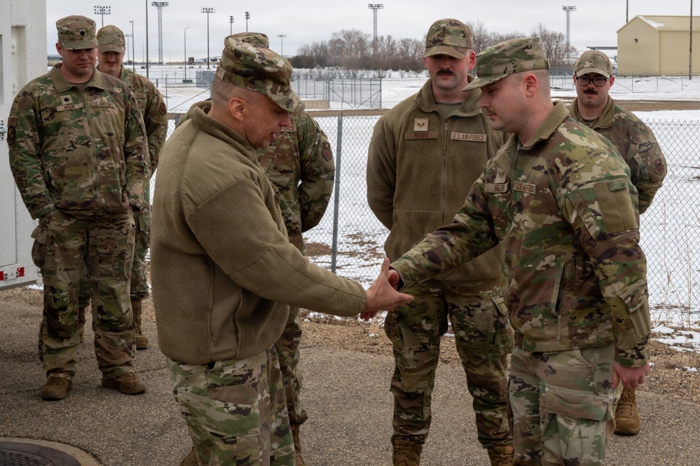 Minot AFB hosts Defense Threat Reduction Agency director
