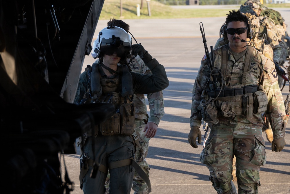 4th Marine Aircraft Wing Conducts Flight Operations with 101st Airborne Division