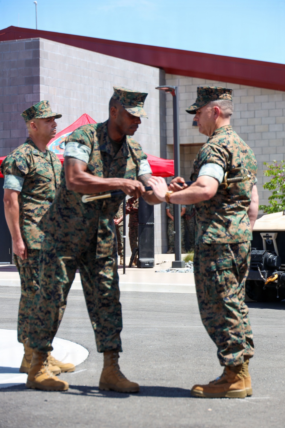 I MIG relief and appointment ceremony