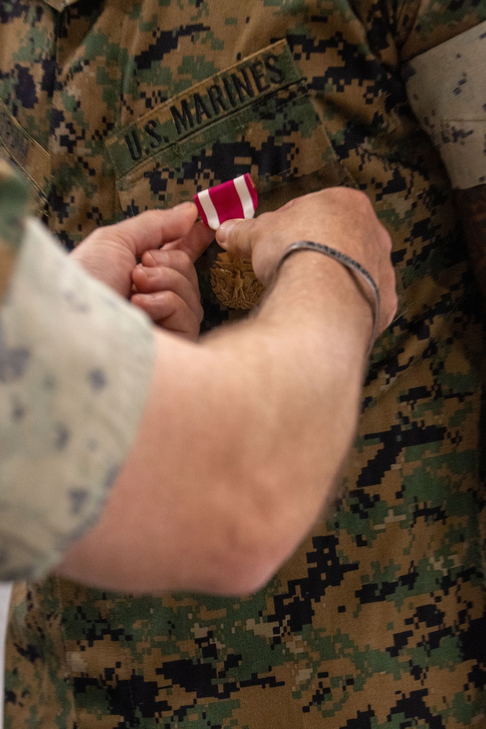 I MIG relief and appointment ceremony