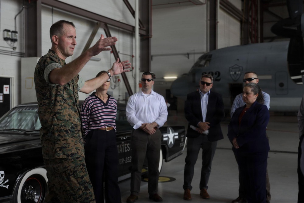 3rd MAW Hosts Students from Dwight D Eisenhower School