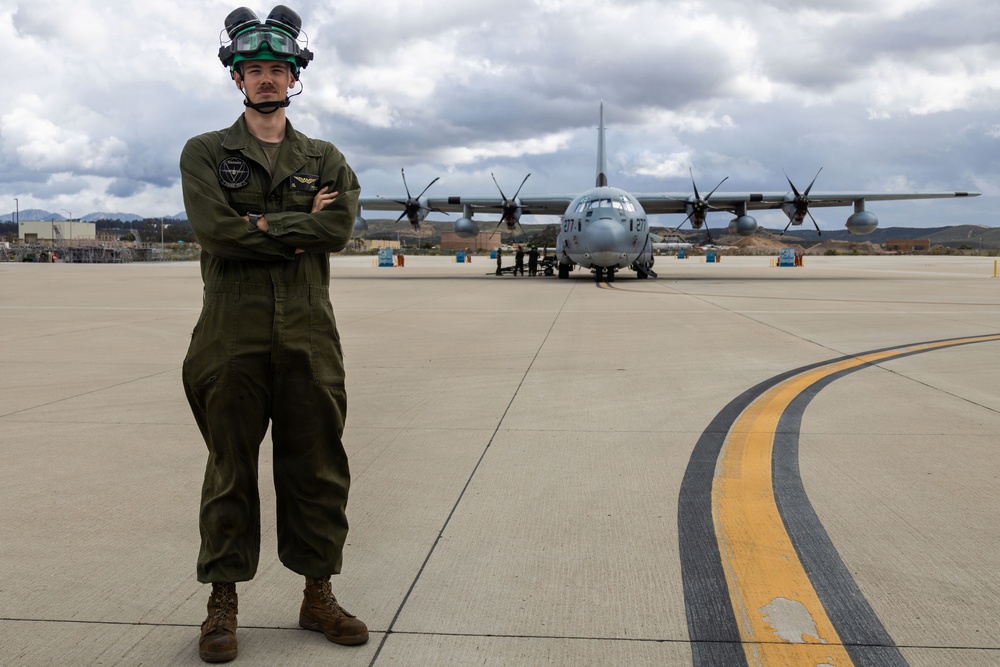 DVIDS - Images - MAG-11 Marines conduct routine maintenance [Image 9 of 9]