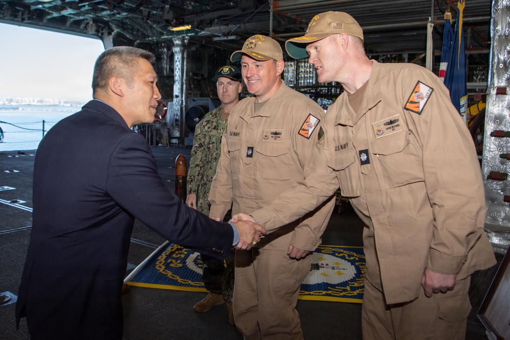 Under Secretary of the Navy visits USS Cincinnati