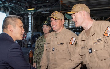 Under Secretary of the Navy visits USS Cincinnati