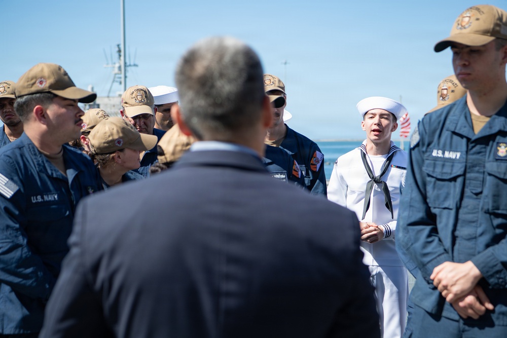 Under Secretary of the Navy visits USS Cincinnati