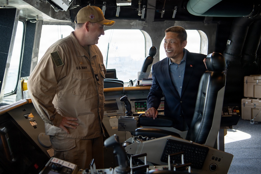 Under Secretary of the Navy visits USS Cincinnati