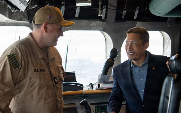 Under Secretary of the Navy visits USS Cincinnati