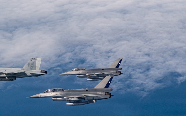 Chile Conducts Bi-Lateral Maritime Engagement with U.S. Navy