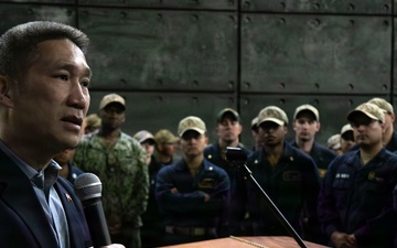 Under Secretary of the Navy visits USS John P. Murtha