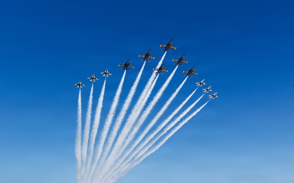 Blue Angels, Thunderbirds ‘Super Delta’ Formation Over Pensacola Beach
