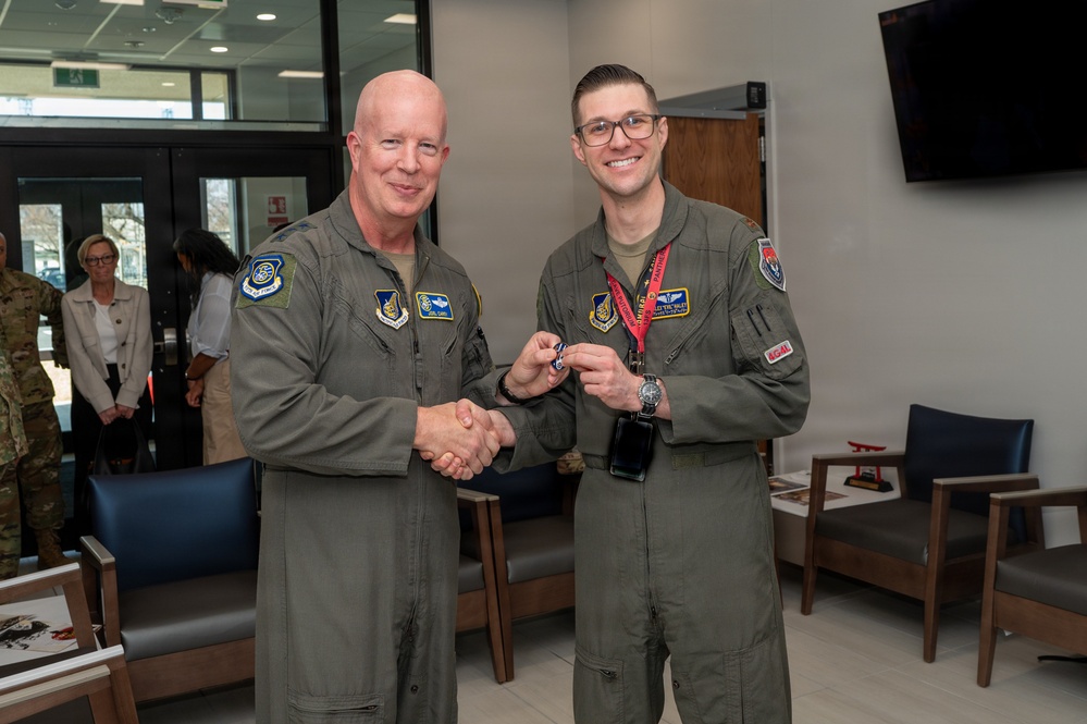 Lt. Gen. Joel Carey, Fifth Air Force commander visits Misawa Air Base