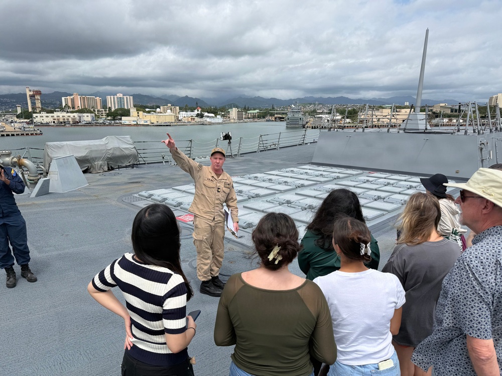 USS Daniel Inouye hosts UHM students