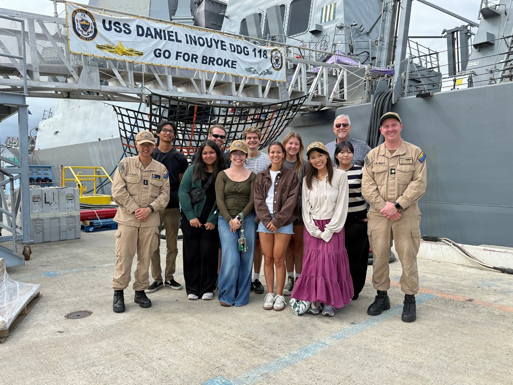 USS Daniel Inouye hosts UHM students