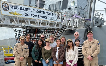 USS Daniel Inouye hosts UHM students