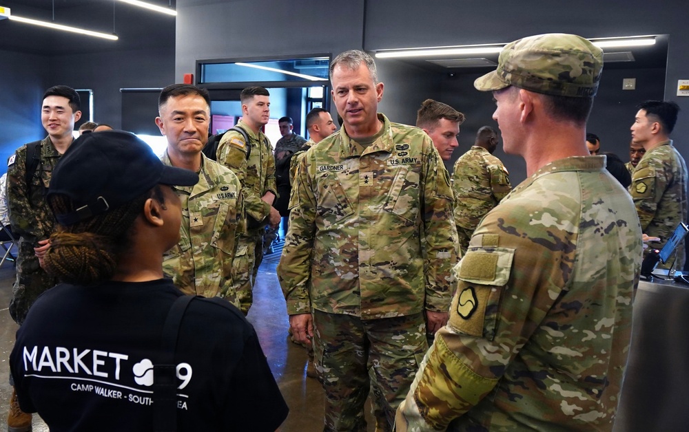 Senior leader visit highlights sustainment capabilities at Market 19