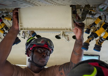 VP-26 Tridents Conduct Routine Maintenance
