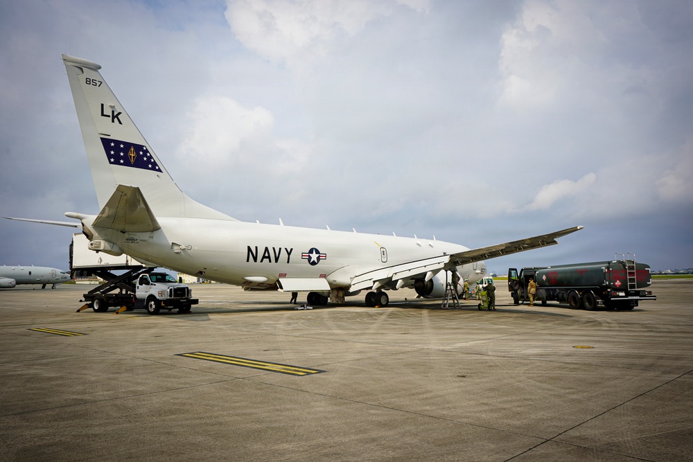 VP-26 Tridents Conduct Routine Maintenance