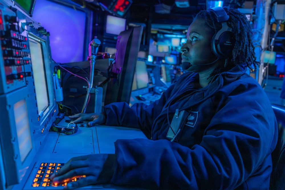 Watch Standers aboard USS Gonzalez (DDG 66)