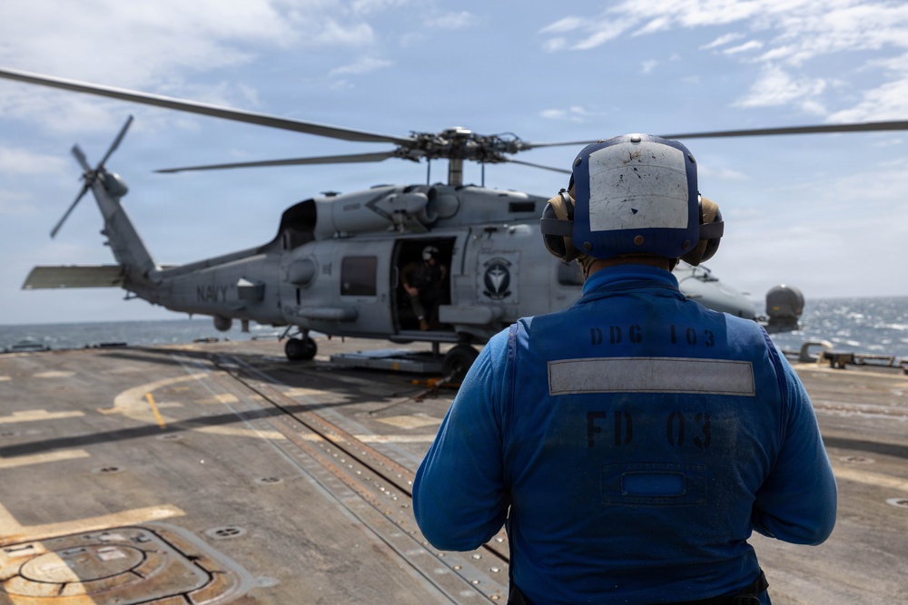 USS Truxtun Conducts Flight Quarters