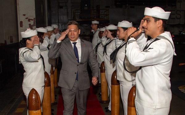 Under SECNAV visits IKE