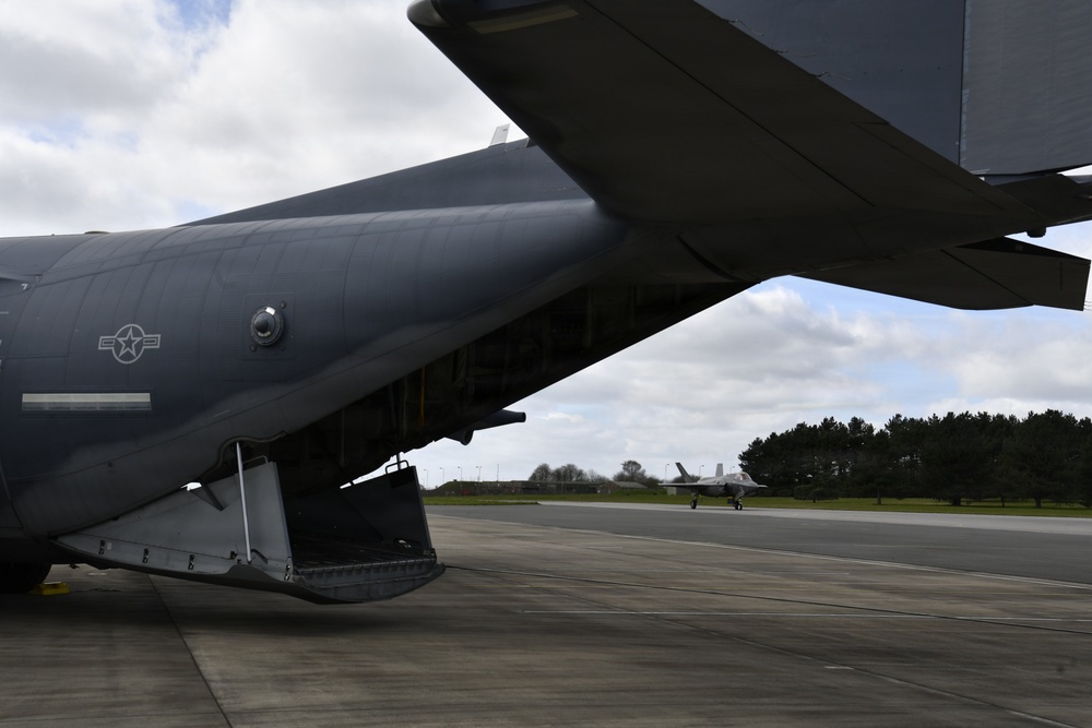 US, UK conduct Joint FARP training