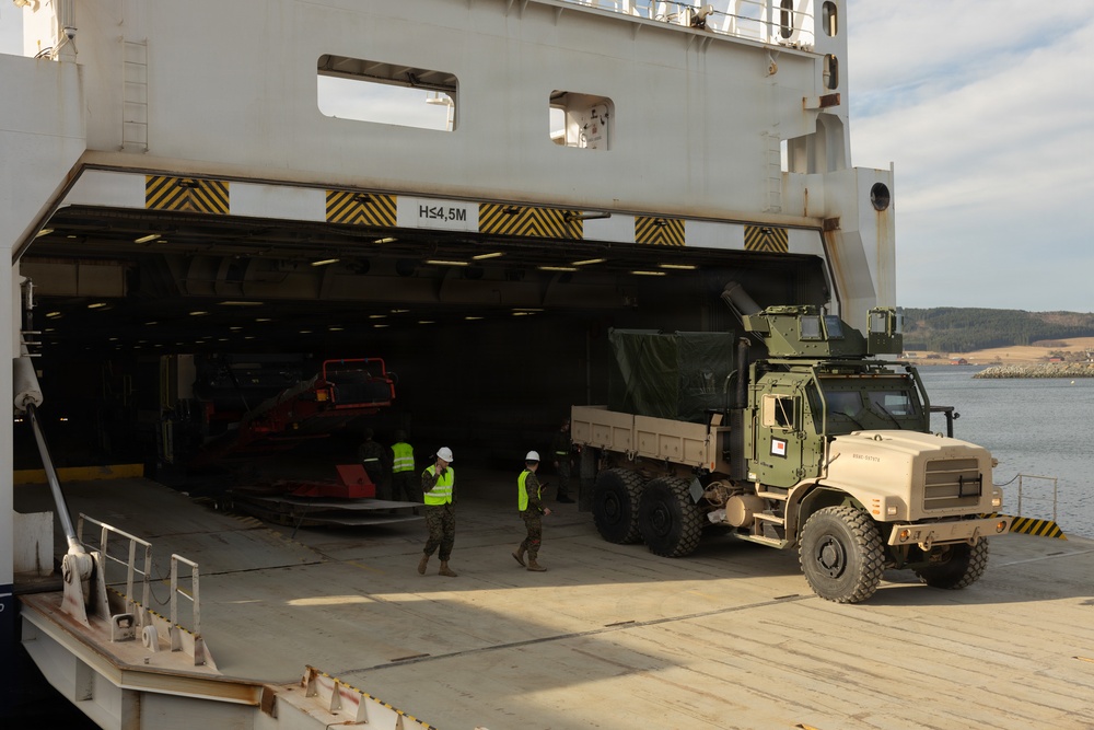 CORE26 | U.S. Marines Offload Ground and Logistical Equipment after Arctic Exercise