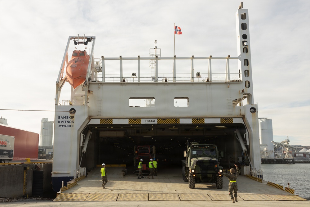CORE26 | U.S. Marines Offload Ground and Logistical Equipment after Arctic Exercise