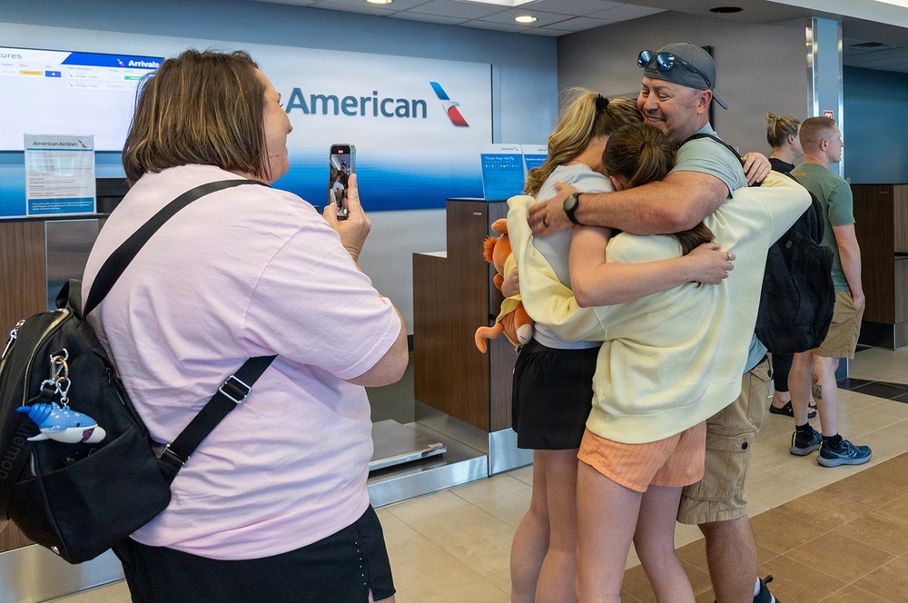 Illinois National Guard Soldiers Return to Illinois After Key Logistics Mission in Poland, 10-Month Deployment