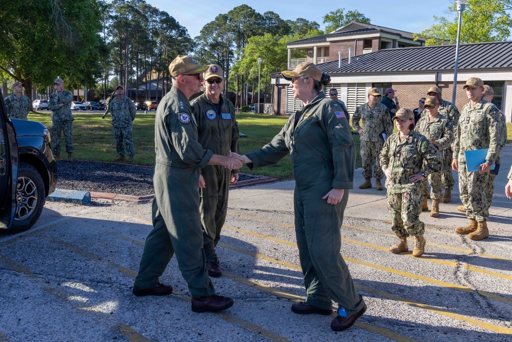 CNIC Commander visits NAS Pensacola