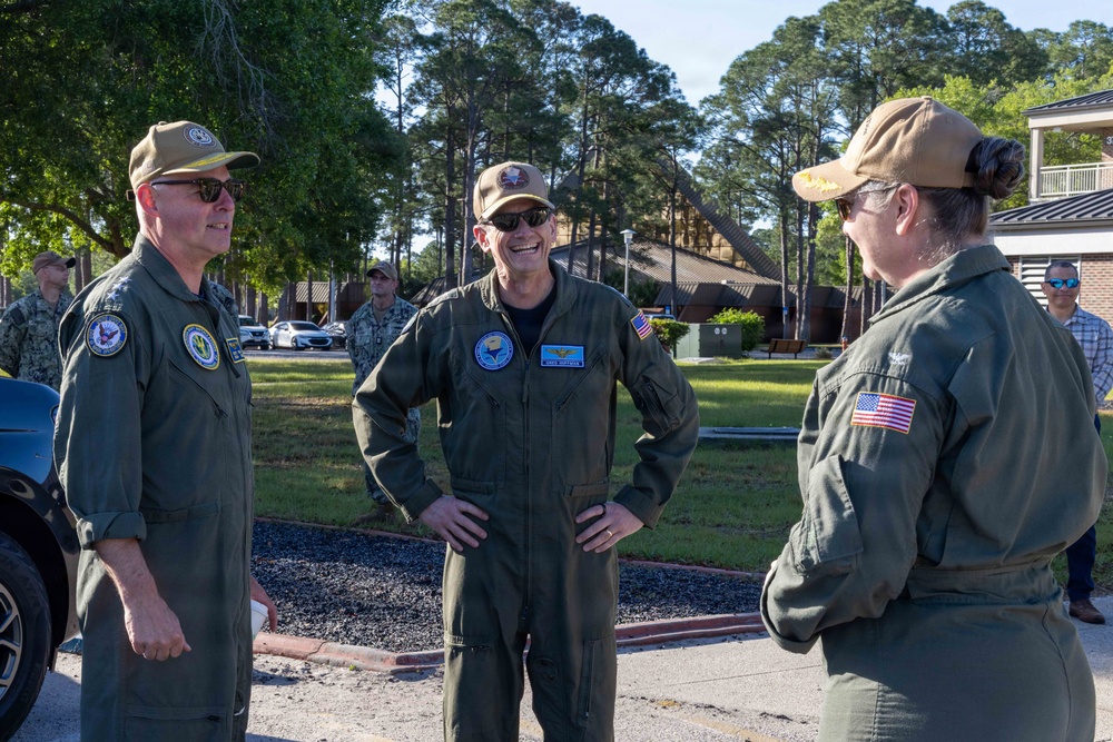 CNIC Commander visits NAS Pensacola