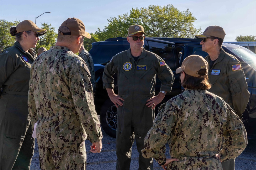 CNIC Commander visits NAS Pensacola