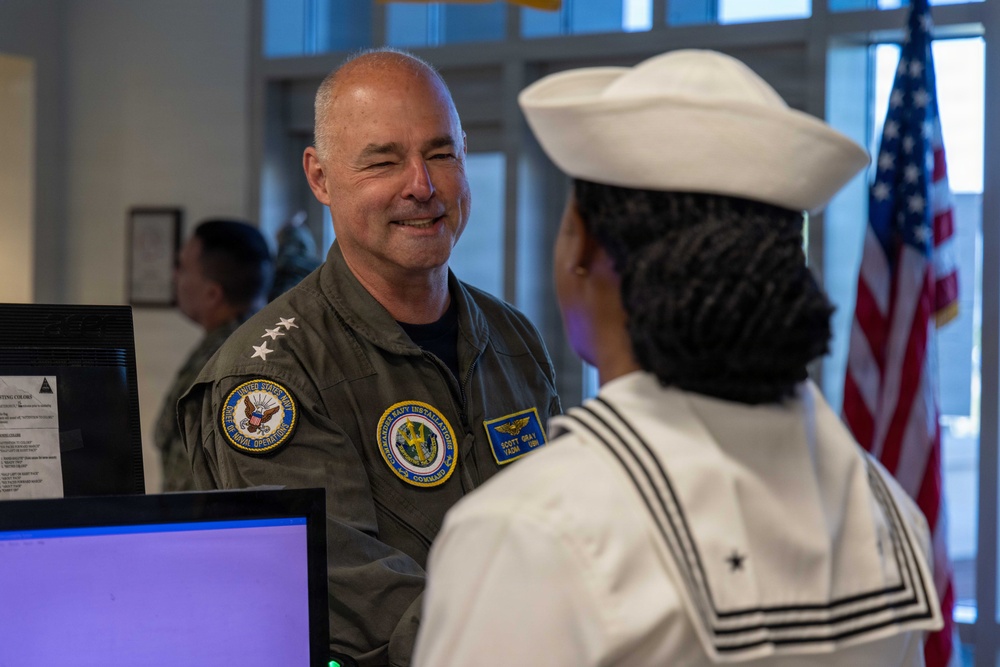 CNIC Commander visits NAS Pensacola