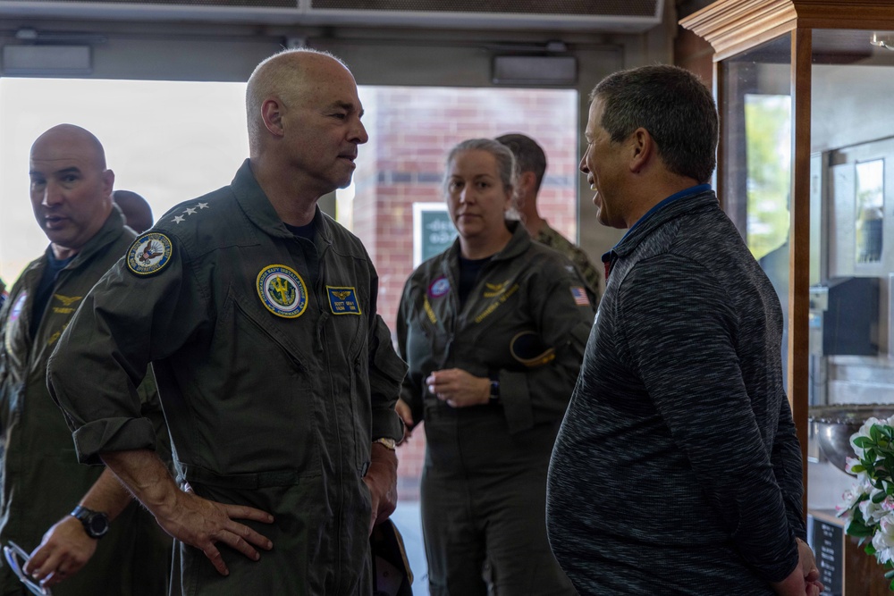 CNIC Commander visits NAS Pensacola