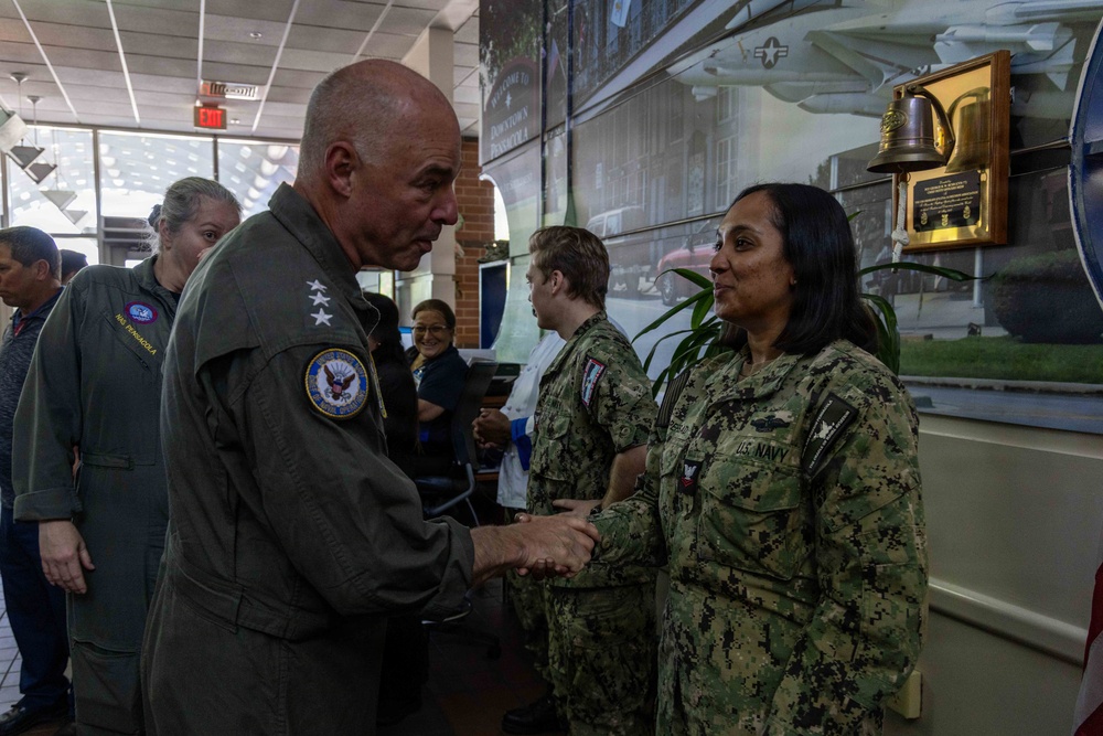 CNIC Commander visits NAS Pensacola