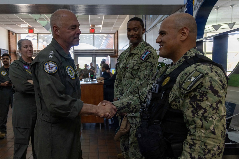 CNIC Commander visits NAS Pensacola
