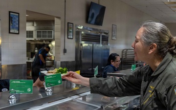 CNIC Commander visits NAS Pensacola