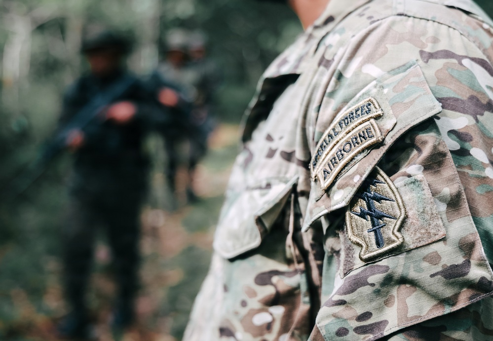 U.S. Army Green Berets train alongside Guatemalan Special Operations Forces