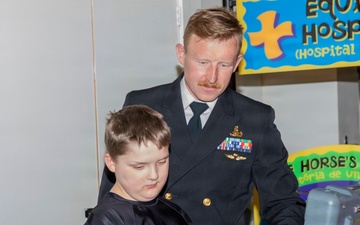 Sailors visit Lexington Children’s Museum