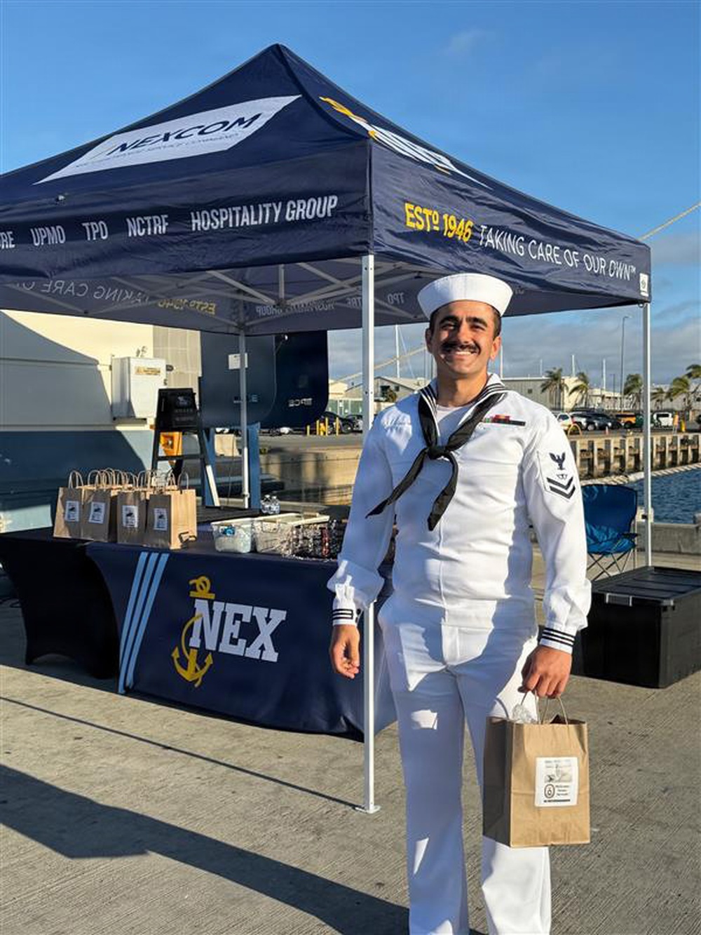 DVIDS - Images - Navy Exchange San Diego welcomes home Sailors [Image 3 ...