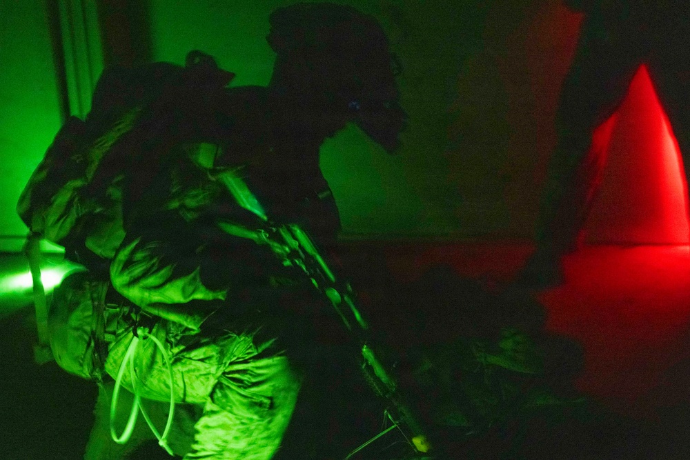 13th MEU Marines Participate in Vertical Assault Raid Course