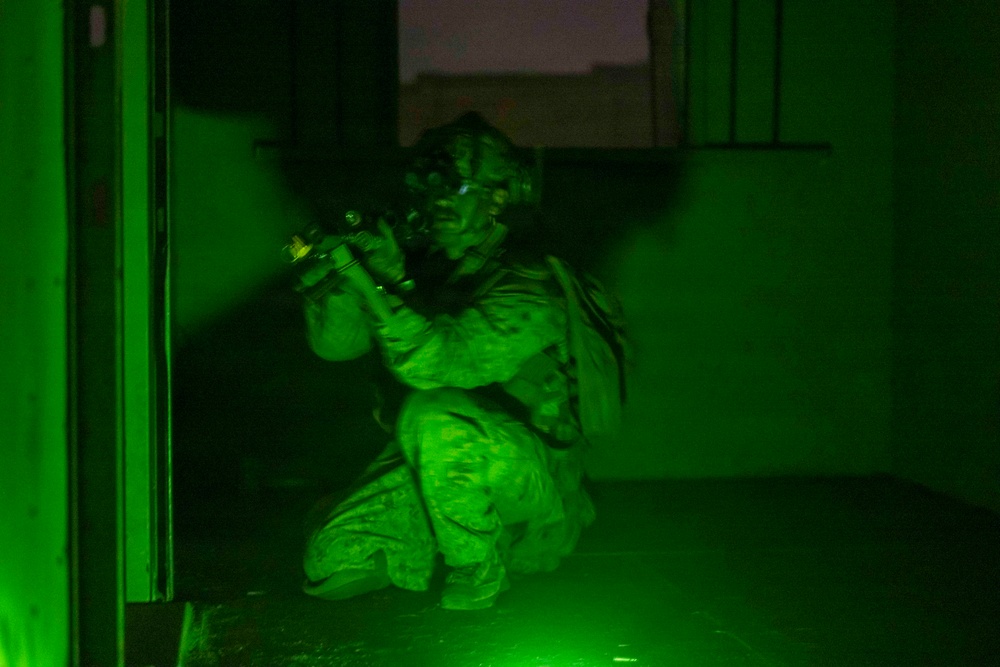 13th MEU Marines Participate in Vertical Assault Raid Course