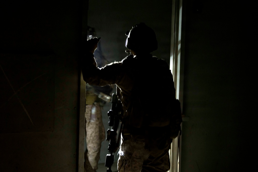 13th MEU Marines Participate in Vertical Assault Raid Course