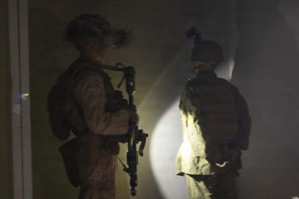13th MEU Marines Participate in Vertical Assault Raid Course