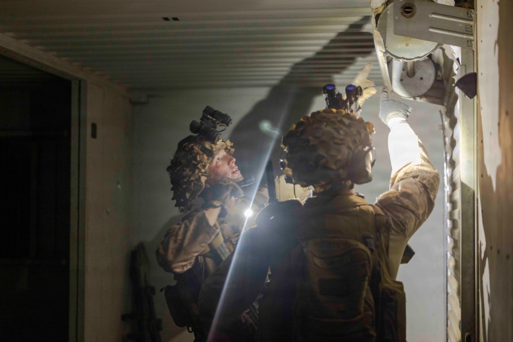 13th MEU Marines Participate in Vertical Assault Raid Course