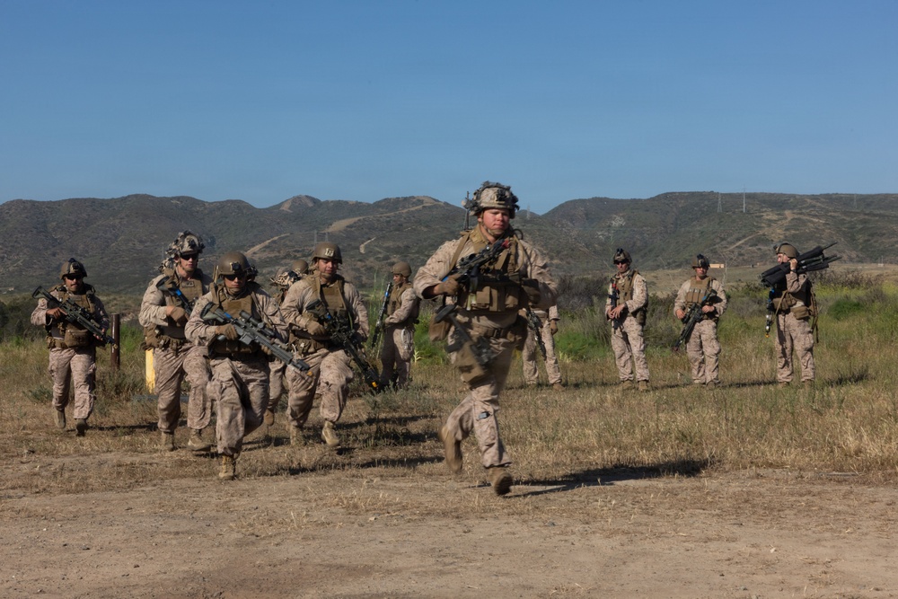 13th MEU Participates in Vertical Assault Course