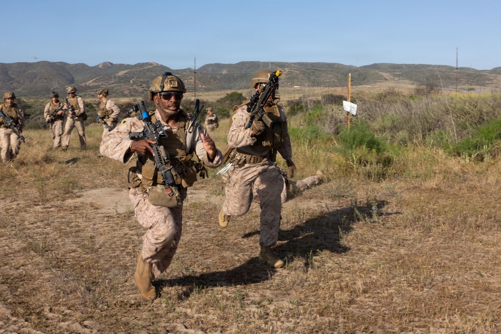 13th MEU Participates in Vertical Assault Course