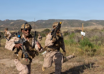 13th MEU Participates in Vertical Assault Course