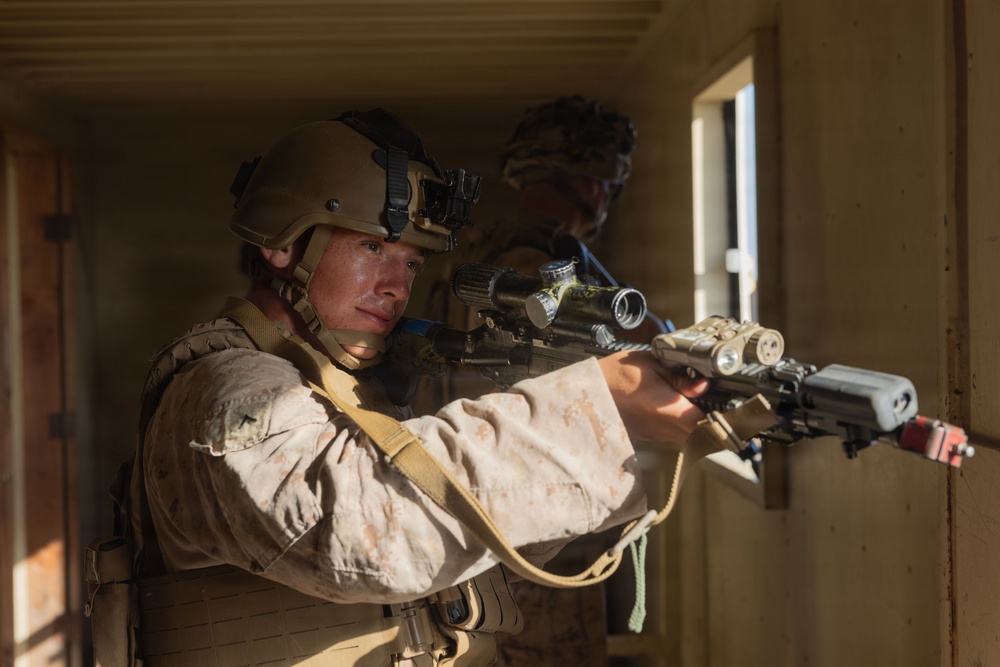 13th MEU Participates in Vertical Assault Course